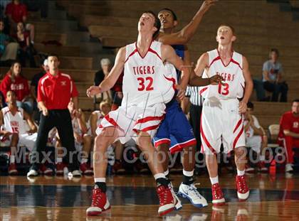 Thumbnail 3 in Belton vs. Midway (Georgetown Jack Frost Invitational) photogallery.