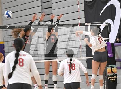 Thumbnail 2 in Mater Dei @ Marist (Durango Fall Classic) photogallery.