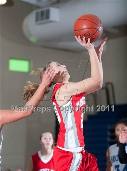 Thumbnail 3 in Rancho Bernardo vs Mundelein (So Cal Holiday Prep Classic) photogallery.