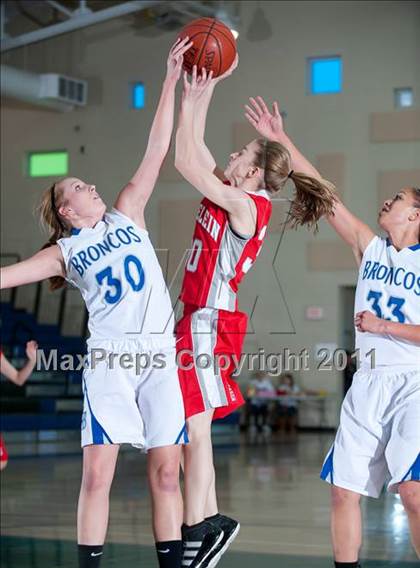 Thumbnail 3 in Rancho Bernardo vs Mundelein (So Cal Holiday Prep Classic) photogallery.