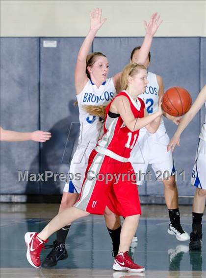 Thumbnail 2 in Rancho Bernardo vs Mundelein (So Cal Holiday Prep Classic) photogallery.