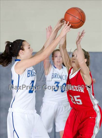 Thumbnail 3 in Rancho Bernardo vs Mundelein (So Cal Holiday Prep Classic) photogallery.