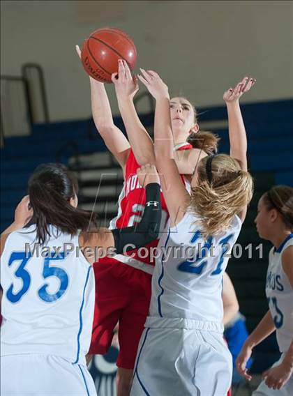 Thumbnail 1 in Rancho Bernardo vs Mundelein (So Cal Holiday Prep Classic) photogallery.