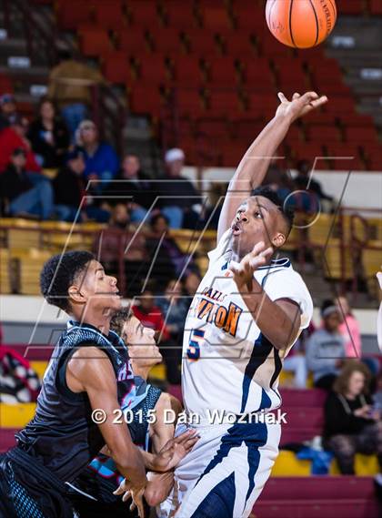 Thumbnail 3 in Hirschi vs. Hampton Prep (Fantasy of Lights) photogallery.