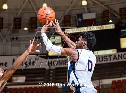 Thumbnail 2 in Hirschi vs. Hampton Prep (Fantasy of Lights) photogallery.