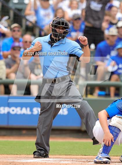 Thumbnail 3 in Barbers Hill vs. Hallsville (UIL 5A Final) photogallery.