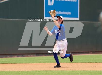 Thumbnail 2 in Barbers Hill vs. Hallsville (UIL 5A Final) photogallery.