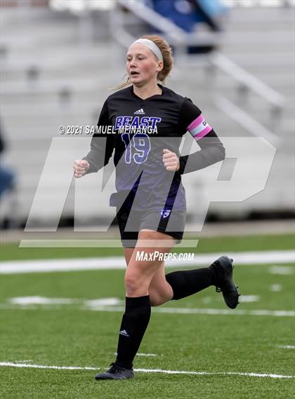 Thumbnail 1 in Omaha South vs. Bellevue East photogallery.
