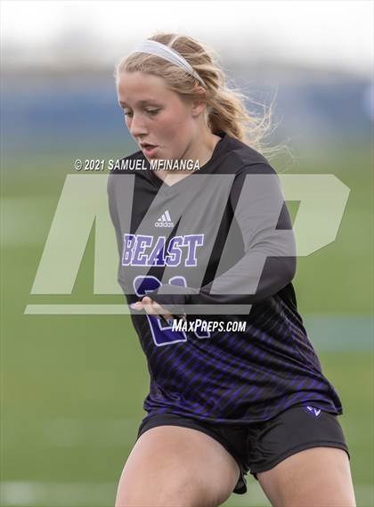 Thumbnail 2 in Omaha South vs. Bellevue East photogallery.
