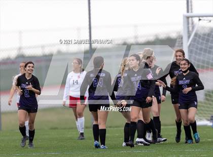 Thumbnail 2 in Omaha South vs. Bellevue East photogallery.