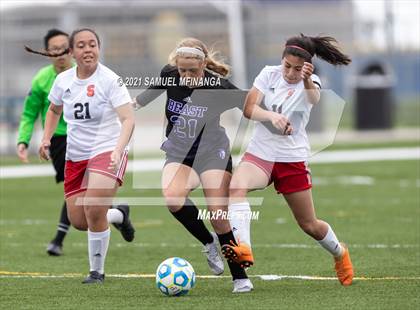 Thumbnail 3 in Omaha South vs. Bellevue East photogallery.