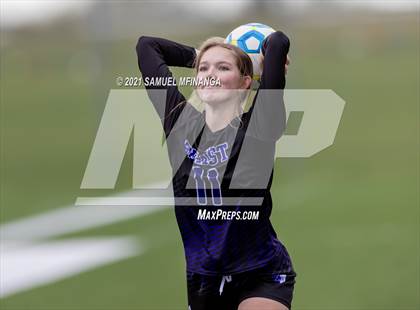 Thumbnail 3 in Omaha South vs. Bellevue East photogallery.