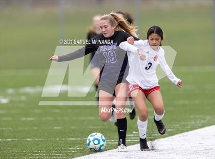 Thumbnail 3 in Omaha South vs. Bellevue East photogallery.