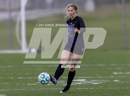 Thumbnail 3 in Omaha South vs. Bellevue East photogallery.