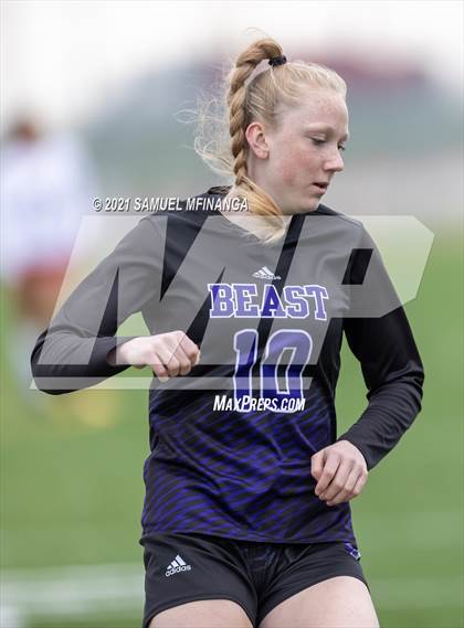 Thumbnail 2 in Omaha South vs. Bellevue East photogallery.