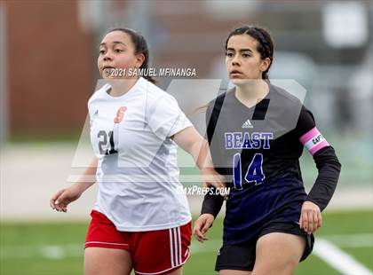 Thumbnail 3 in Omaha South vs. Bellevue East photogallery.