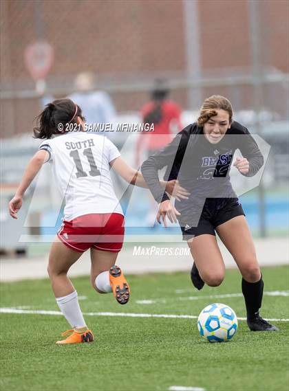 Thumbnail 3 in Omaha South vs. Bellevue East photogallery.