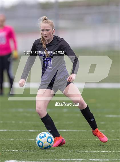 Thumbnail 3 in Omaha South vs. Bellevue East photogallery.