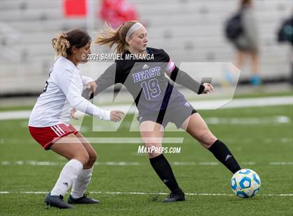Thumbnail 3 in Omaha South vs. Bellevue East photogallery.