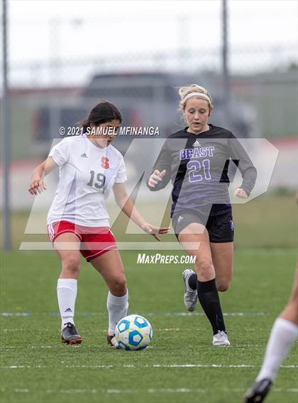 Thumbnail 2 in Omaha South vs. Bellevue East photogallery.