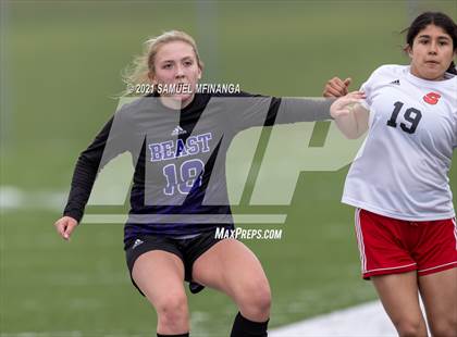 Thumbnail 2 in Omaha South vs. Bellevue East photogallery.