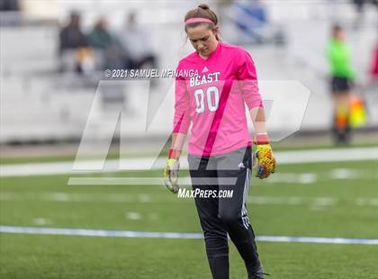 Thumbnail 2 in Omaha South vs. Bellevue East photogallery.