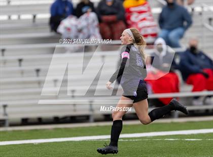 Thumbnail 2 in Omaha South vs. Bellevue East photogallery.