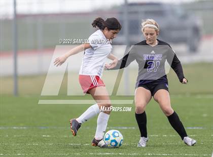 Thumbnail 3 in Omaha South vs. Bellevue East photogallery.