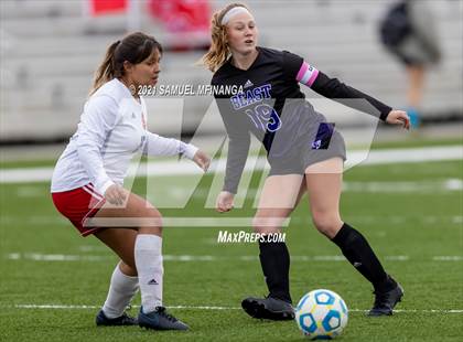Thumbnail 2 in Omaha South vs. Bellevue East photogallery.