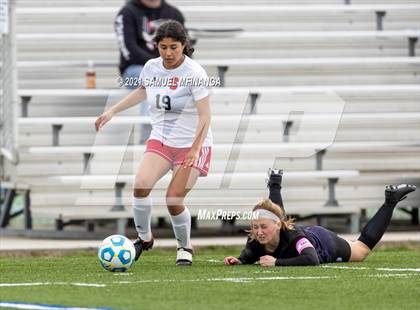 Thumbnail 3 in Omaha South vs. Bellevue East photogallery.