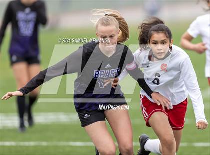 Thumbnail 2 in Omaha South vs. Bellevue East photogallery.