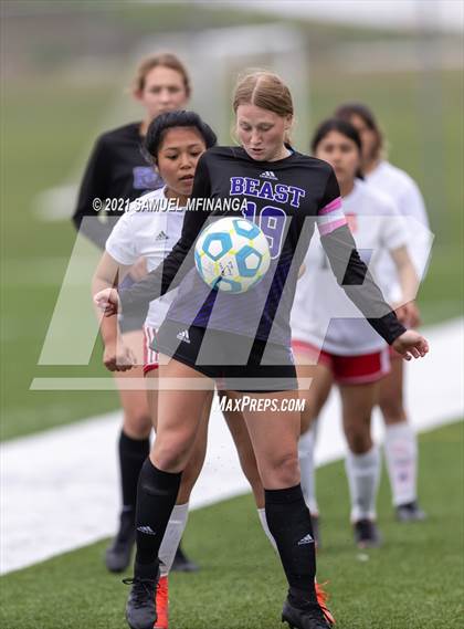 Thumbnail 2 in Omaha South vs. Bellevue East photogallery.