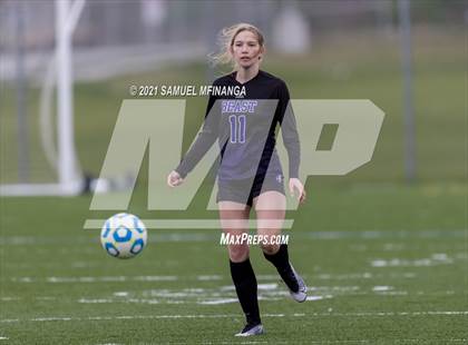 Thumbnail 2 in Omaha South vs. Bellevue East photogallery.