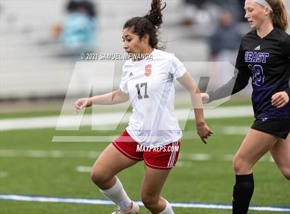 Thumbnail 2 in Omaha South vs. Bellevue East photogallery.