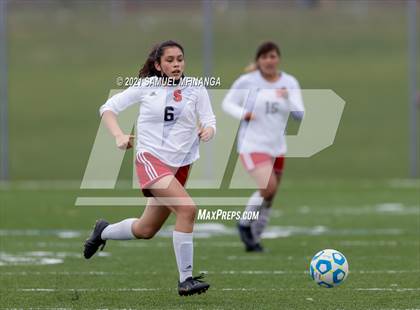 Thumbnail 3 in Omaha South vs. Bellevue East photogallery.