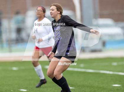 Thumbnail 3 in Omaha South vs. Bellevue East photogallery.