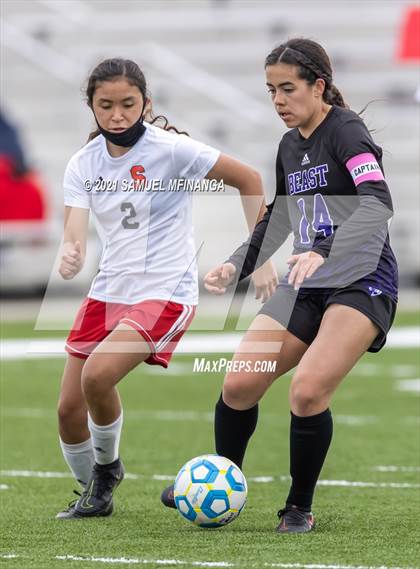 Thumbnail 3 in Omaha South vs. Bellevue East photogallery.