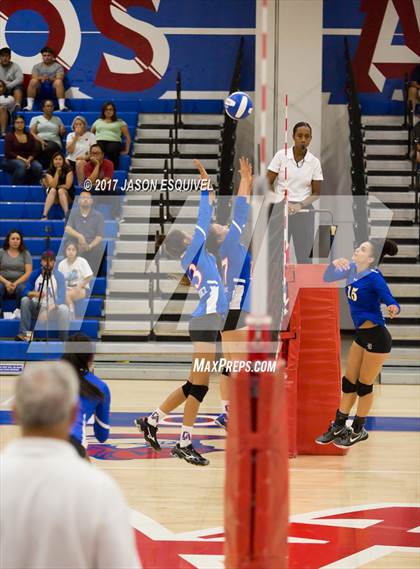 Thumbnail 2 in Charter Oak @ Los Altos photogallery.