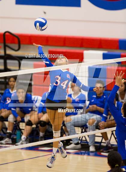 Thumbnail 3 in Charter Oak @ Los Altos photogallery.
