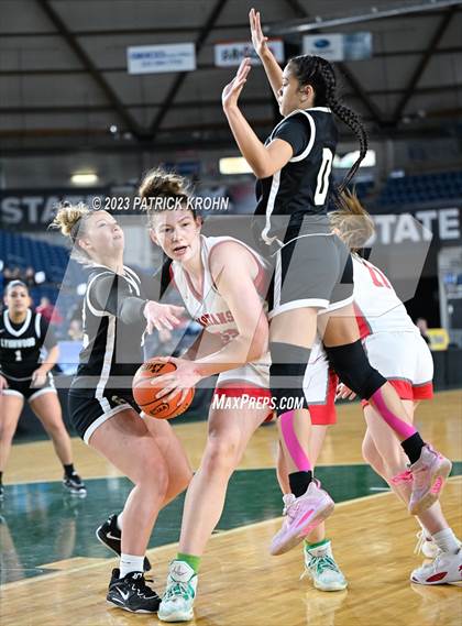 Thumbnail 3 in Lynnwood vs. Stanwood (WIAA State Round of 12) photogallery.