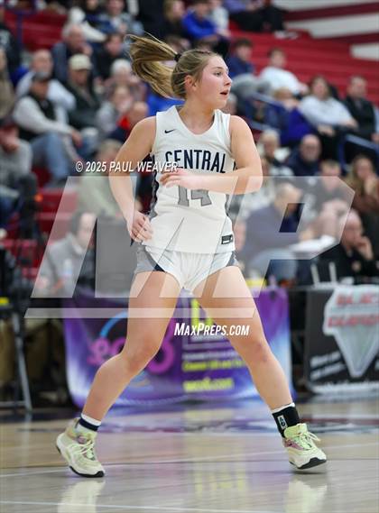 Thumbnail 3 in Selinsgrove vs. Central Columbia (PIAA District 4 Class 4A Semifinal) photogallery.