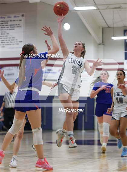 Thumbnail 3 in Selinsgrove vs. Central Columbia (PIAA District 4 Class 4A Semifinal) photogallery.