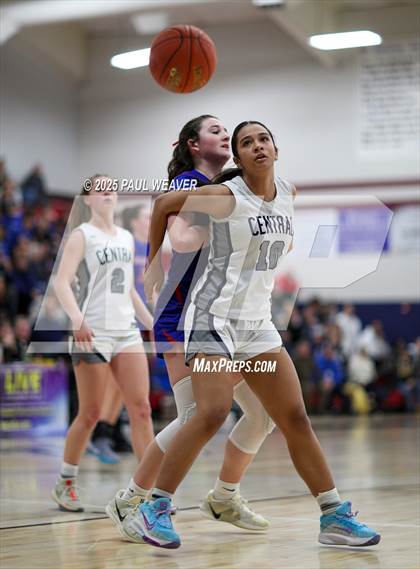 Thumbnail 2 in Selinsgrove vs. Central Columbia (PIAA District 4 Class 4A Semifinal) photogallery.