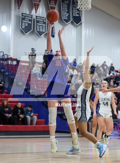 Thumbnail 3 in Selinsgrove vs. Central Columbia (PIAA District 4 Class 4A Semifinal) photogallery.