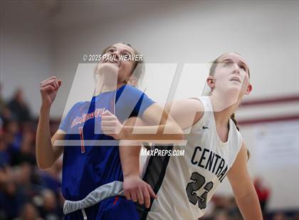Thumbnail 2 in Selinsgrove vs. Central Columbia (PIAA District 4 Class 4A Semifinal) photogallery.