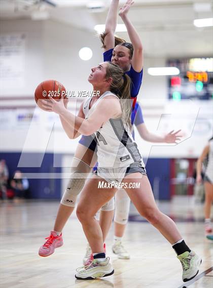 Thumbnail 1 in Selinsgrove vs. Central Columbia (PIAA District 4 Class 4A Semifinal) photogallery.