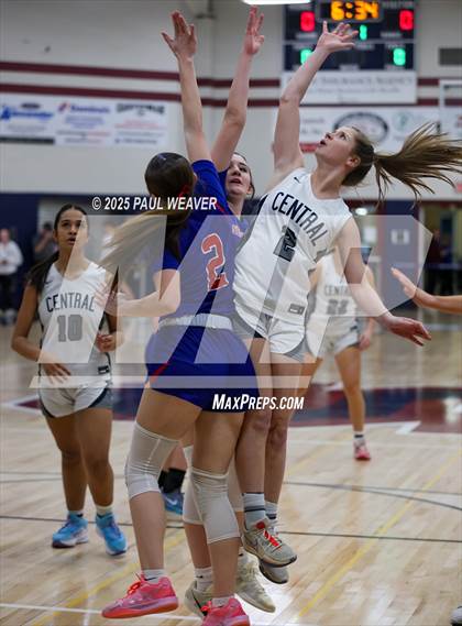 Thumbnail 2 in Selinsgrove vs. Central Columbia (PIAA District 4 Class 4A Semifinal) photogallery.