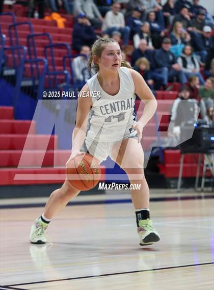 Thumbnail 2 in Selinsgrove vs. Central Columbia (PIAA District 4 Class 4A Semifinal) photogallery.