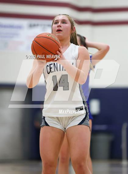 Thumbnail 1 in Selinsgrove vs. Central Columbia (PIAA District 4 Class 4A Semifinal) photogallery.