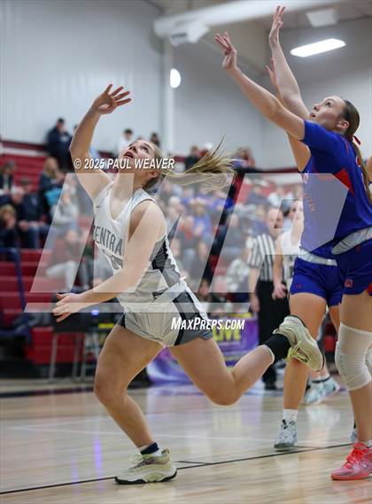 Thumbnail 2 in Selinsgrove vs. Central Columbia (PIAA District 4 Class 4A Semifinal) photogallery.